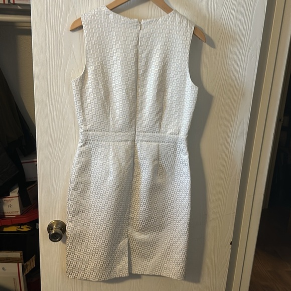 Banana republic Lovely cream dress with metallic sheen to it. NWTs size 6 - Picture 5 of 6